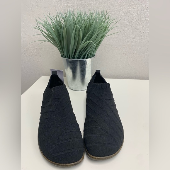 Naot Vegan Black Slip-On Shoes NWOT - Picture 2 of 4